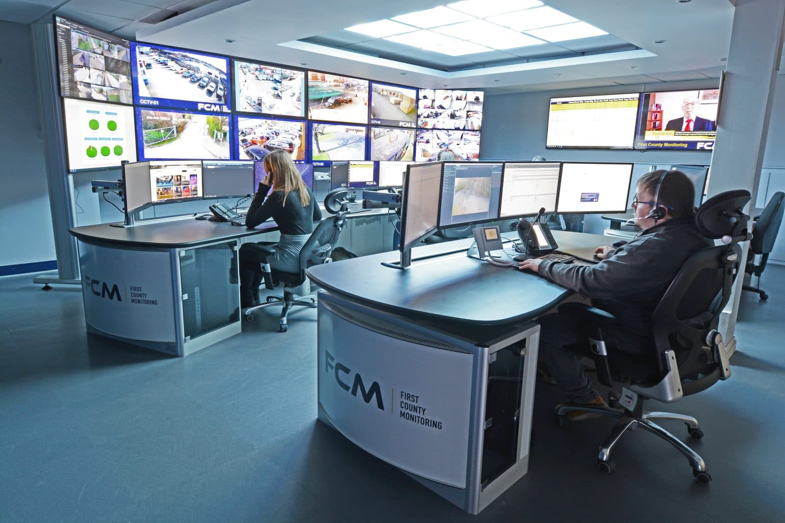 Sala de monitoreo de seguridad electrónica implementada por IT-ESEC Engineering